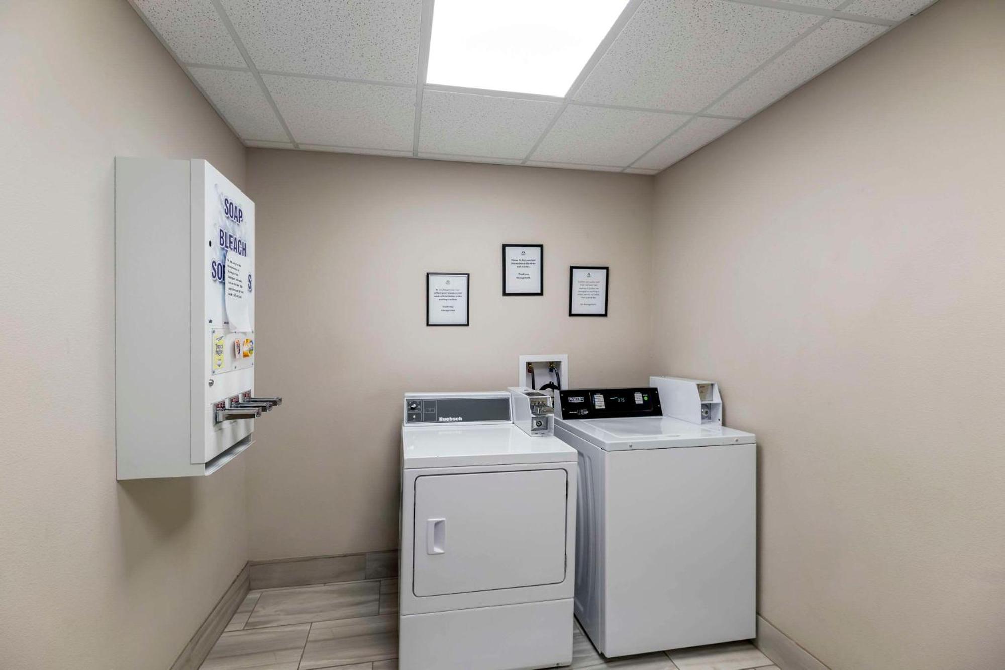 Quality Inn & Suites Carlsbad Caverns Area Екстер'єр фото