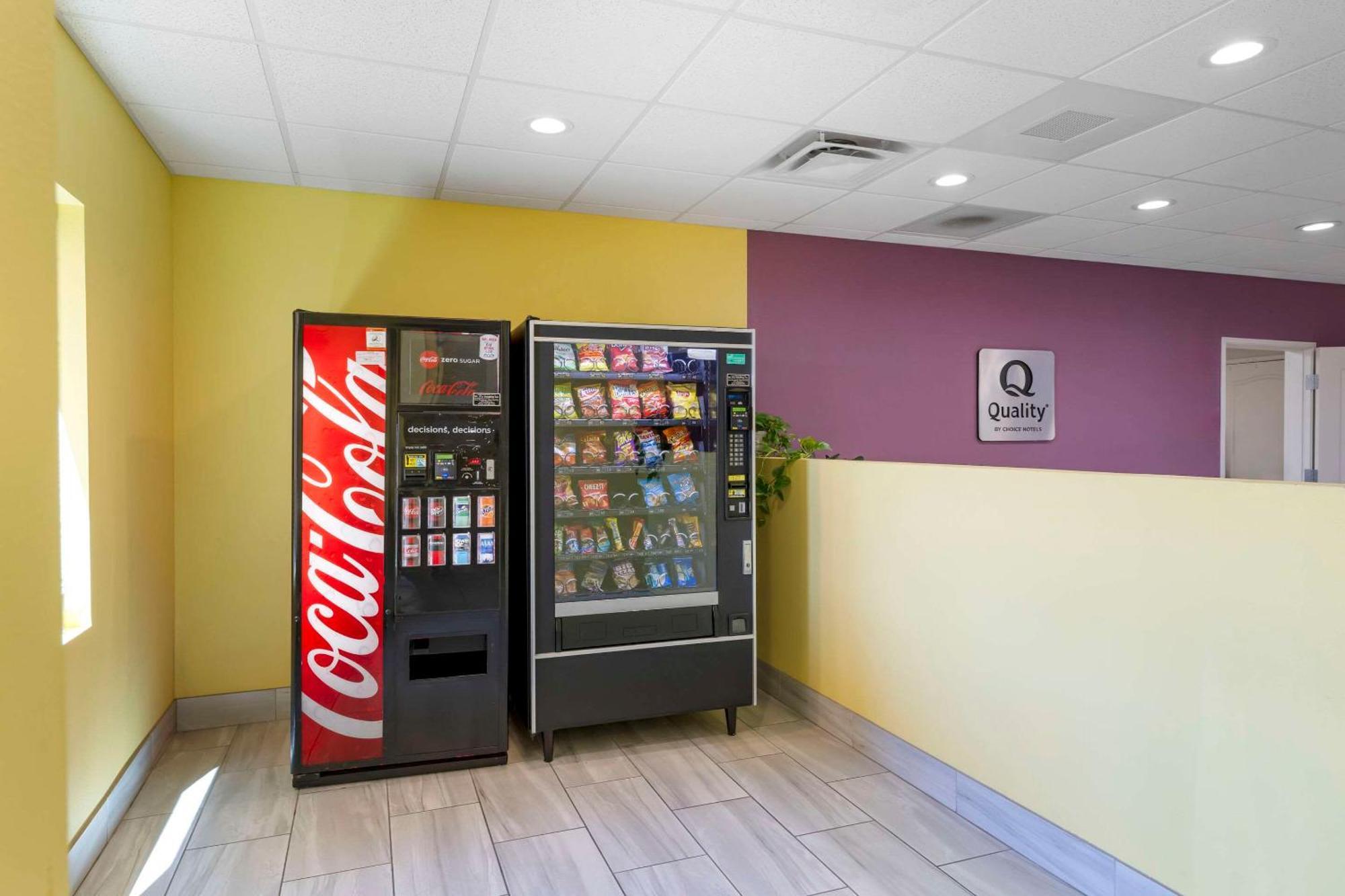 Quality Inn & Suites Carlsbad Caverns Area Екстер'єр фото