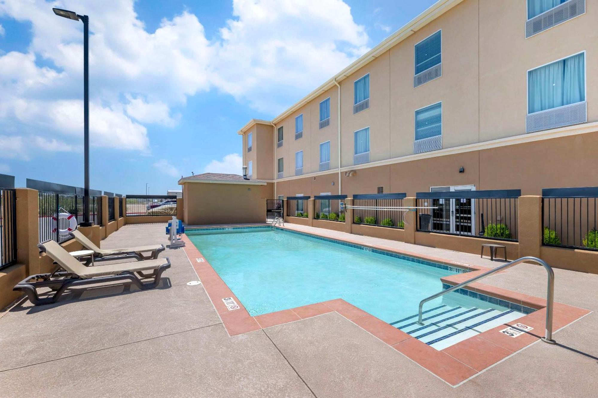 Quality Inn & Suites Carlsbad Caverns Area Екстер'єр фото